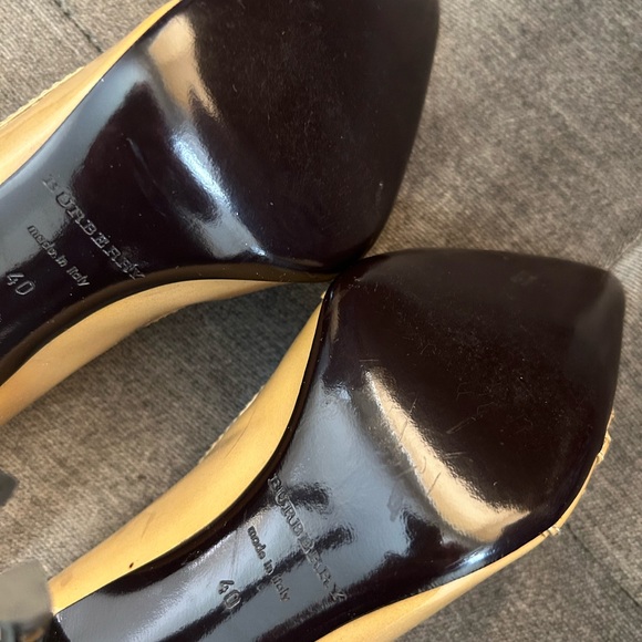 Burberry Nude Pumps - Picture 6 of 6